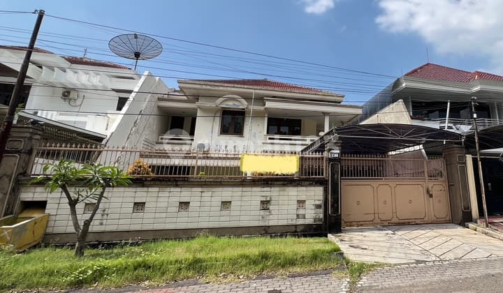 Luxury House on Dharma Husada Zero Street, Ready to Live In, Freehold Certificate, Flood-Free