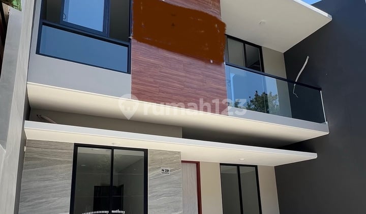 Rumah Baru Surabaya Dekat Pakuwon City Pantai Mentari