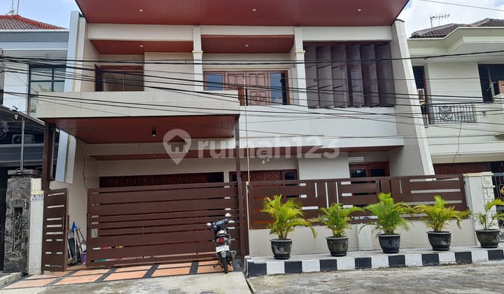 Jual Rumah Mewah Semi Furnish di Dharmahusada Dekat Galaxy Mall