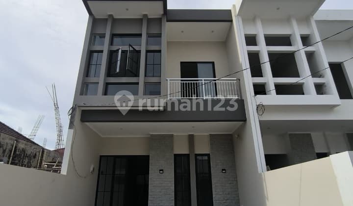 Rumah Baru 2 Lantai Surabaya Timur Klampis Anom Wisma Mukti Dekat Manyar