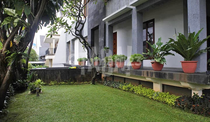 Rumah Modern, Asri, Ada Pool di Pondok Indah, Jakarta Selatan