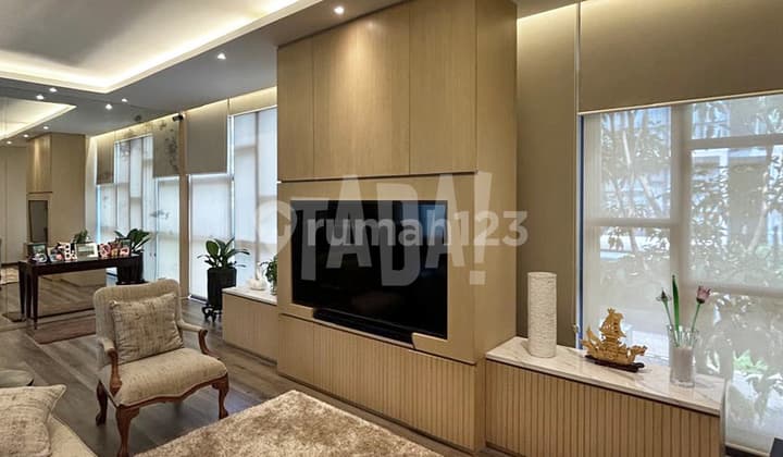 Rumah Modern Luxury, Dalam Cluster, Dekat MRT di Lebak Bulus, Jakarta Selatan
