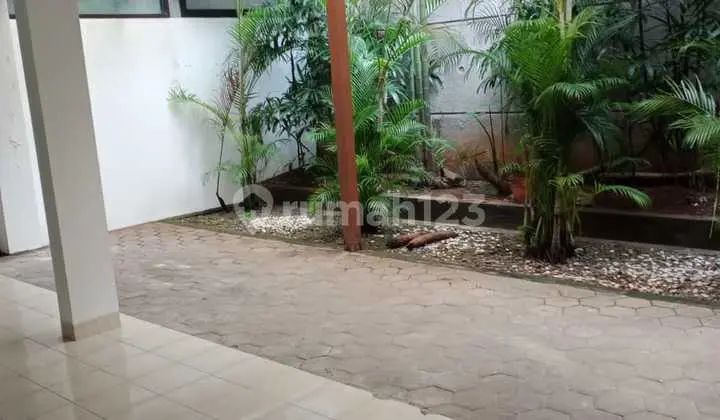 Rumah Strategis, Bagus, Untuk Kantor di Cipete, Jakarta Selatan
