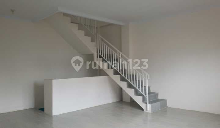 3-Story Shop House, Good Condition, Along Main Road in Haji Nawi, South Jakarta
