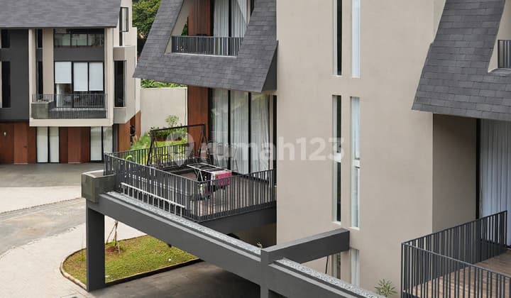 Townhouse Baru, Dekat MRT, Akses Toll, SHM di Lebak Bulus, Cilandak, Jakarta Selatan