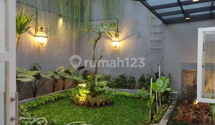 Rumah Bagus, Lokasi Strategis, Kondisi Terawat di Pondok Indah, Jakarta Selatan