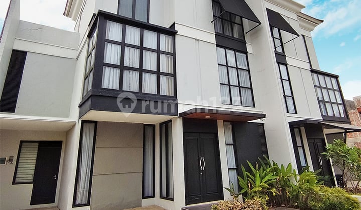Townhouse Modern Minimalis, Private Pool, Furnished di Cilandak, Jakarta Selatan