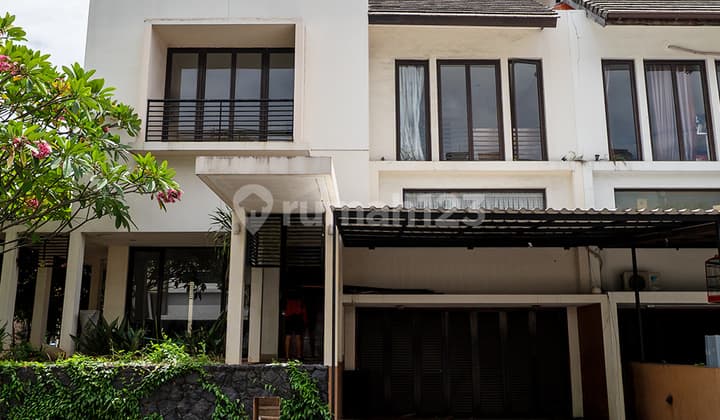 Rumah Bagus dan Terawat, Lokasi Strategis, Dekat Toll di Bintaro, Jakarta Selatan