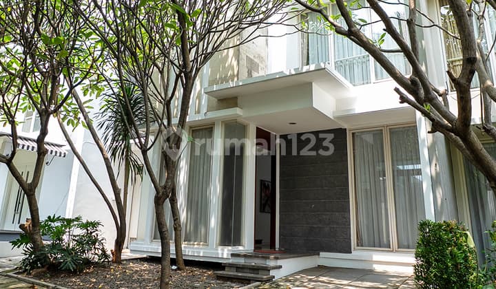 Townhouse Exclusive, Modern Tropis, Private Pool di Cilandak, Jakarta Selatan