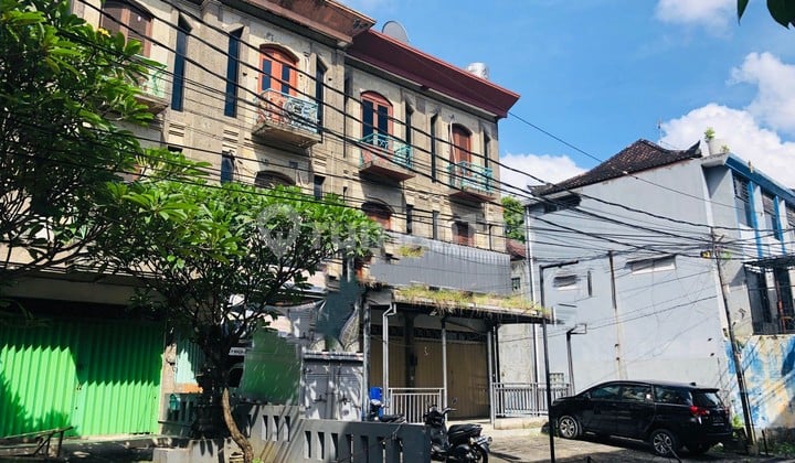 For sale strategic shophouse in West Denpasar area