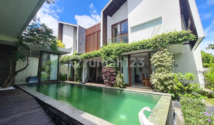 For Sale: Modern Tropical Villa in Jimbaran - Exclusive Residence and Promising Investment