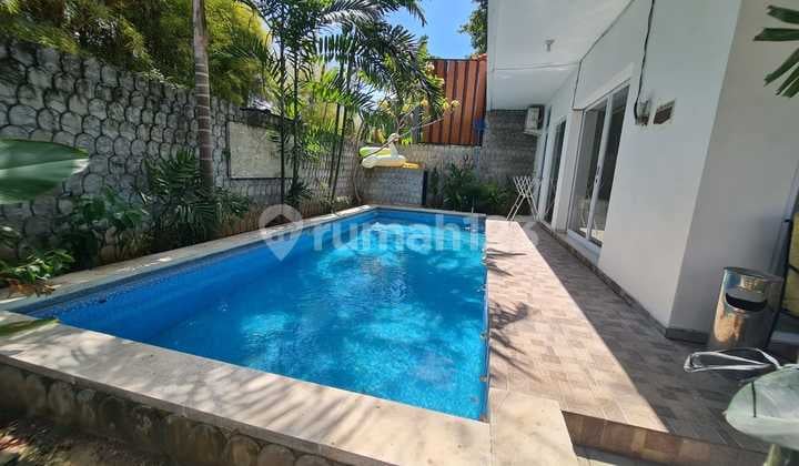 For Rent Modern Villa in Kerobokan - Strategic Location & Expatriate Environment