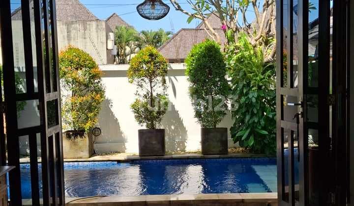 Disewakan Villa Modern di Kerobokan - Lokasi Strategis & Lingkungan Expatriate