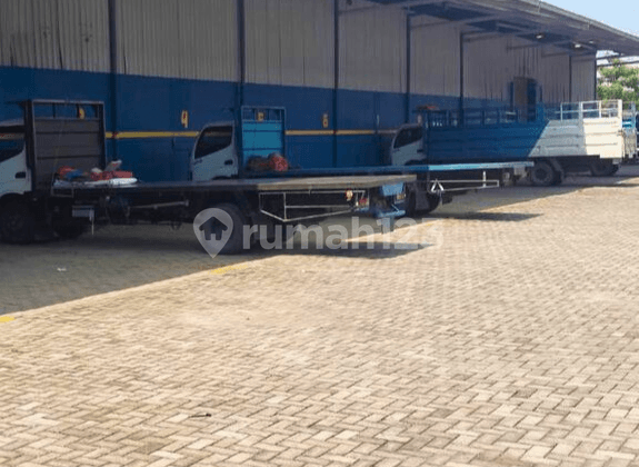 Gudang Ada Loading Dock di Kic Gatsu Semarang, Semarang