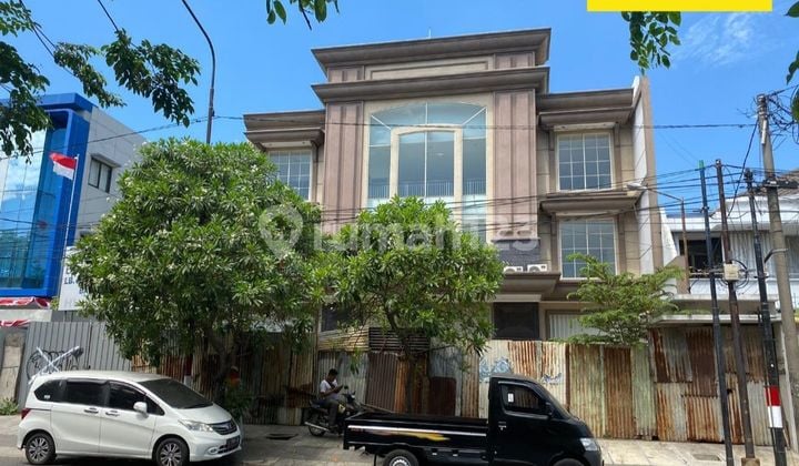 Murah Dijual Gedung di Jalan Raya Jemursari - Surabaya - 3 Lantai Strategis