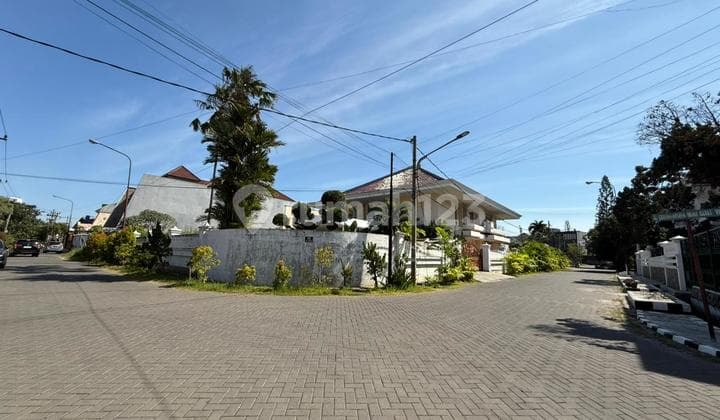 Rumah hitung tanah Dharmahusada Indah Barat III