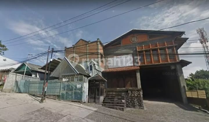 Eks Gudang Furnitur di Pinggir Jalan Raya Ngalian