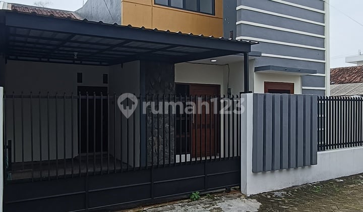 Rumah Bagus Full Kanopi Siap Huni di Halmahera Jombang