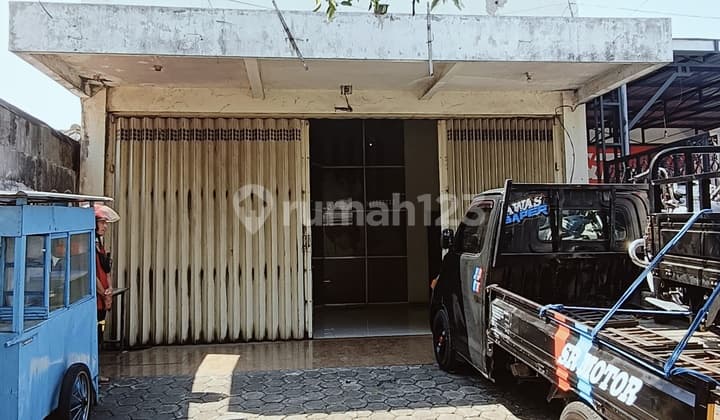 Ruko dan Rumah Besar di Tengah Kota Jombang