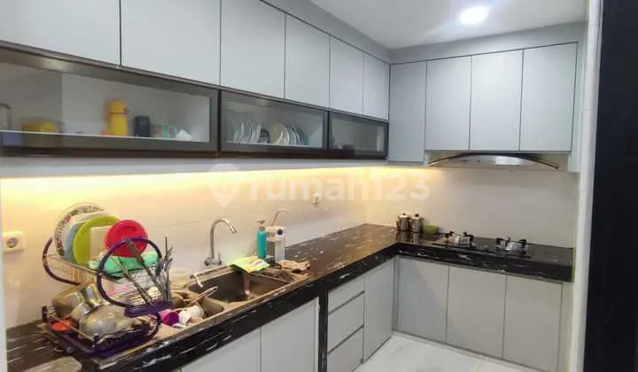 Rumah Mewah Full Furnished Suvarna Sutera