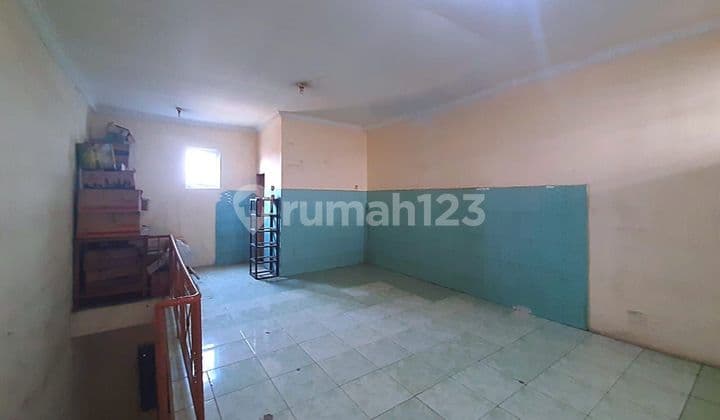 Ruko siap huni. Dilokasi strategis, padat penduduk.