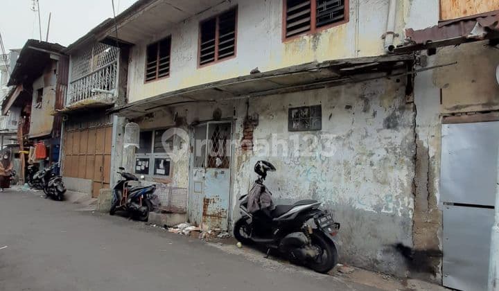 Rumah di Jalan pengukiran,Tambora
Jakarta barat, Butuh Renovasi