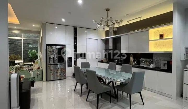 Rumah di Perumahan Golf lake Resindence
Jakarta Barat