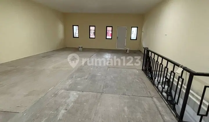 Rumah Luas Dilingkungan Nyaman. Jauh Dr Kebisingan.