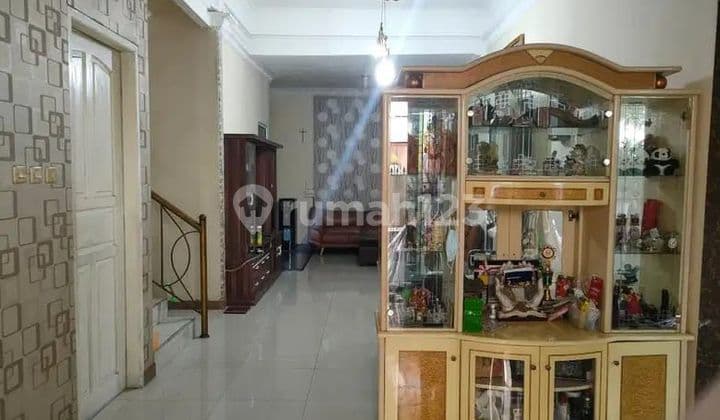 Spacious House in a Strategic Location. 2 Floors, 4 Bedrooms. Ready to Occupy.