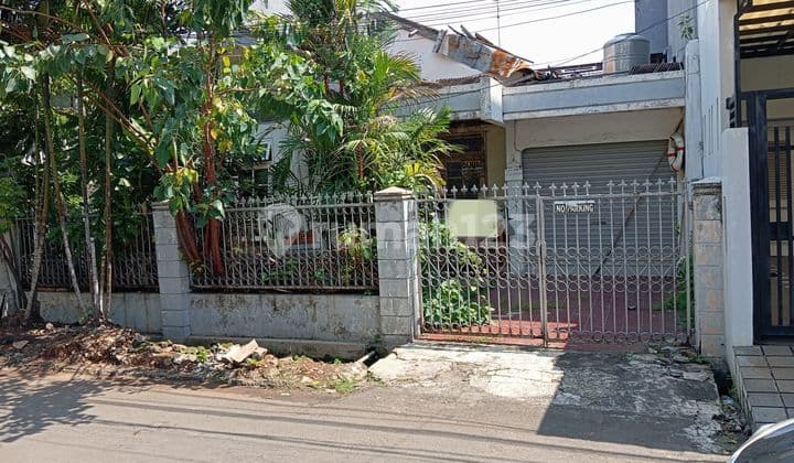 Dijual rumah tua hitung Tanah jalan 3 mobil ,Deket mall di kelapa Gading