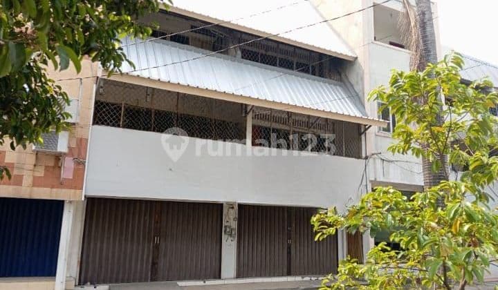 Dijual Murah..... Banget .....Bu...... Harus Terjual Cepat .......Ruko Gandeng 3 Lantai .......Parkir Luas Hanya 4M di Kelapa Gading