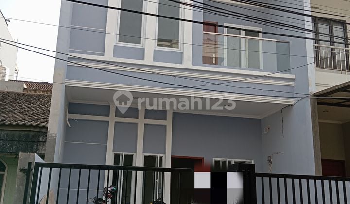 Dijual Cepat Murah Rumah Baru Tinggi Dari Jalan Deket Mall di Kelapa Gading