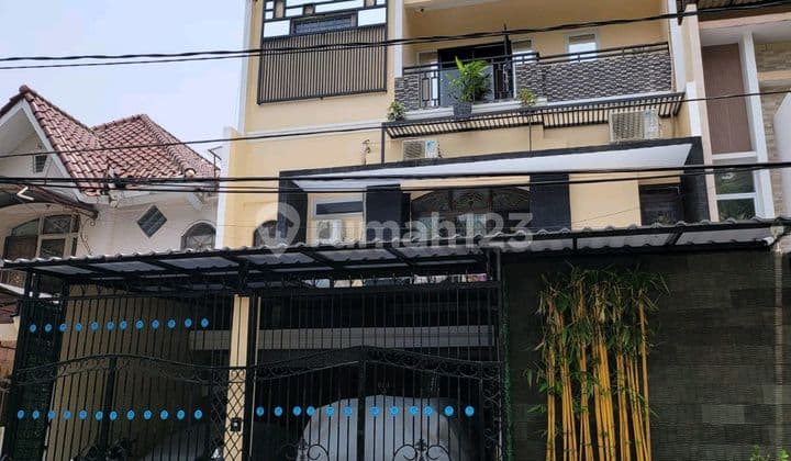 Dijual Rumah Murah Dibawah NJOP 3 Lantai Deket Sekolah di Kelapa Gading