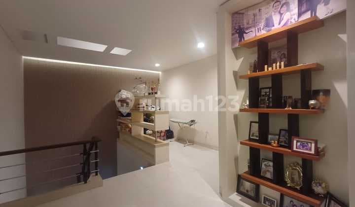 Jual Murah Rumah Minimalis Rapi Baru Jalan Lebar Bebas Banjir di Kelapa Gading