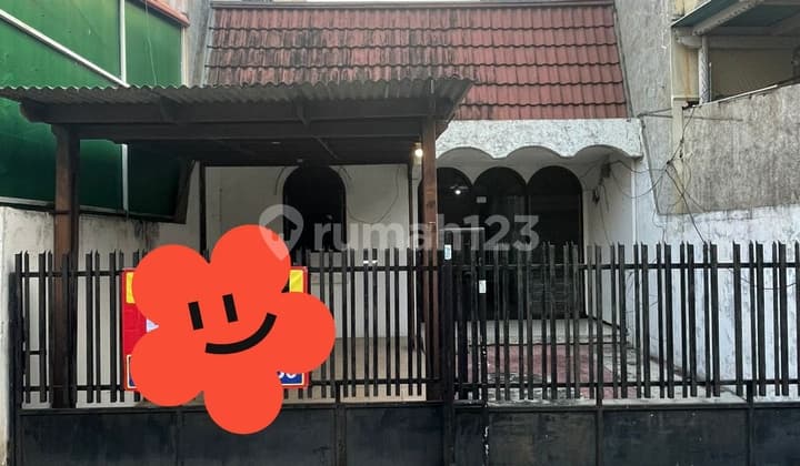 Jual Murah.... Rumah Tua Hitung Tanah..... Lokasi Strategis ....Di Summarecon Kelapa Gading