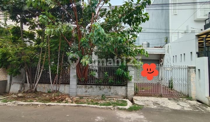 Jual Murah ,,,, Rumah Tua Hitung Tanah,,Bebas Banjir,, Deket Mall di Kelapa Gading