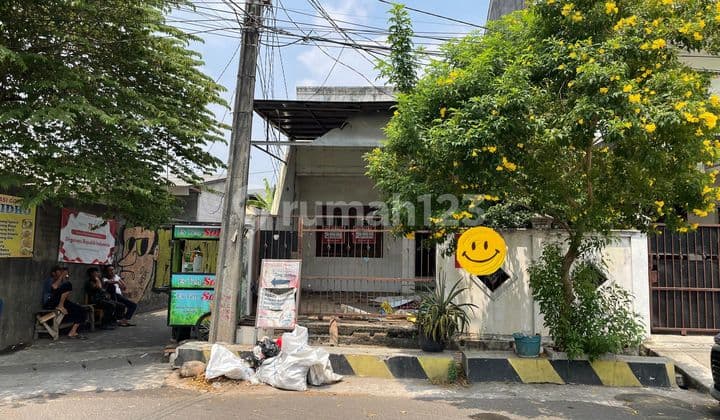 Rumah Tua Hitung Tanah Jalan Lebar 3 Mobil Daerah Komersial Di Kelapa Gading