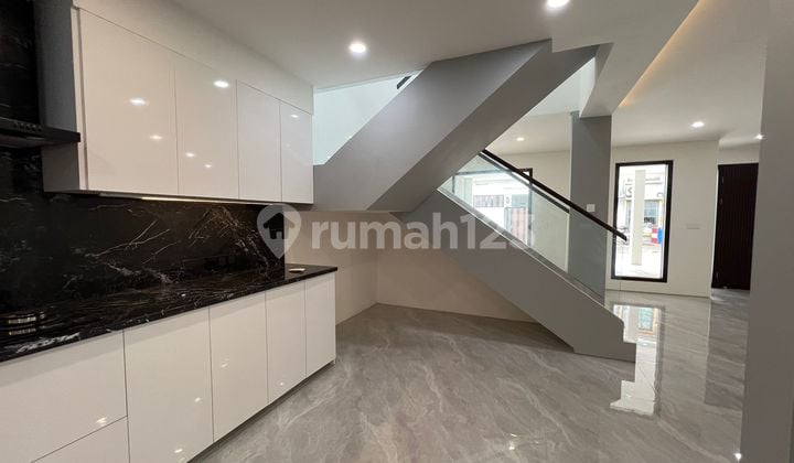 Jual Murah Rumah Minimalis 3 Lantai Bebas Banjir di Kelapa Gading Jual Murah Rumah Minimalis 3 Lantai Bebas Banjir di Kelapa Gading