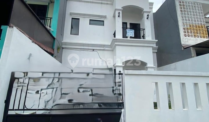 Dijual Rumah Bulevar Harapan Indah - Siap Huni, Desain Elegan (018)