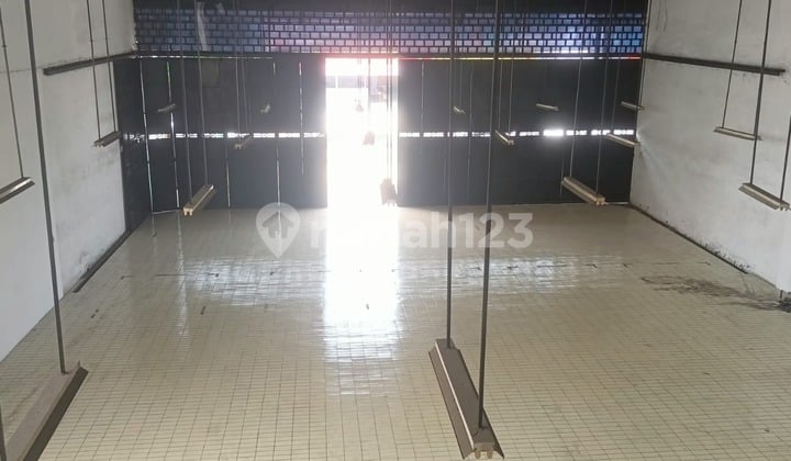 Disewakan Ruko Lokasi Strategis di Jl. Sultan Agung, 013