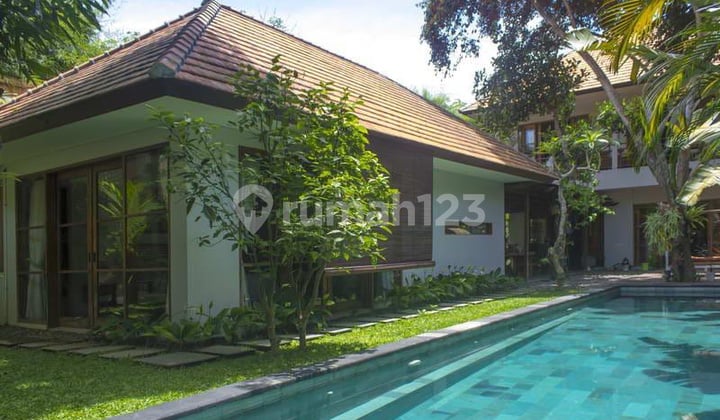 Tropical Style Villa For Sale In Uluwatu