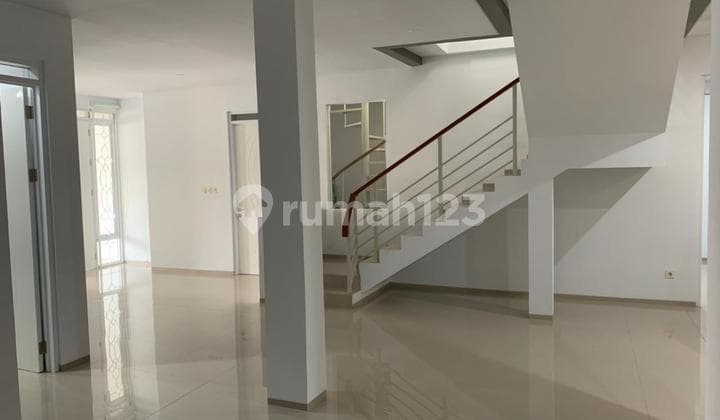 JUAL Cepat!! Rumah di Mainroad Ciumbuleuit Bandung 2 Lantai SHM 100% Baru