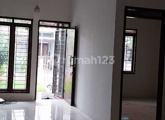 Sewa Rumah Minimalis Bagus Siap Huni Lokasi Taman Holis Indah 2 Bandung