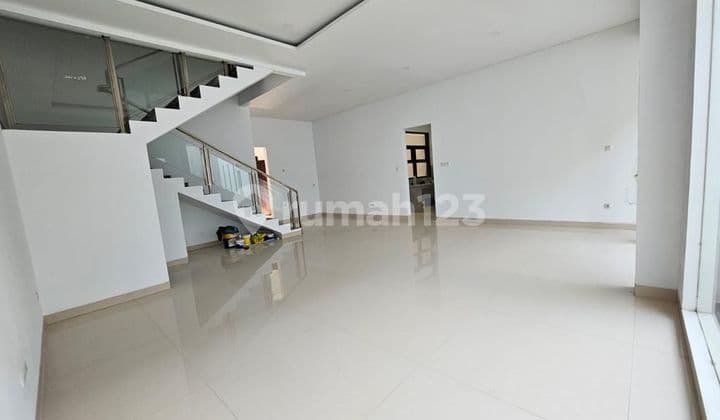 Rumah Baru Siap Hunu Komplek singgasana pradana 2 Lantai HGB Barat