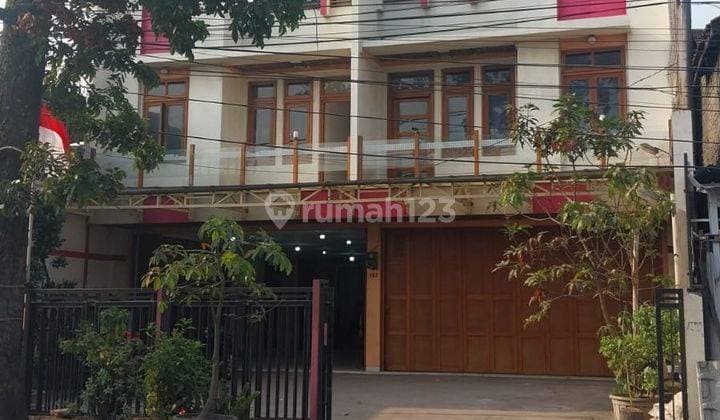 3-STORY SHOPHOUSE ON MAIN ROAD PADALARANG