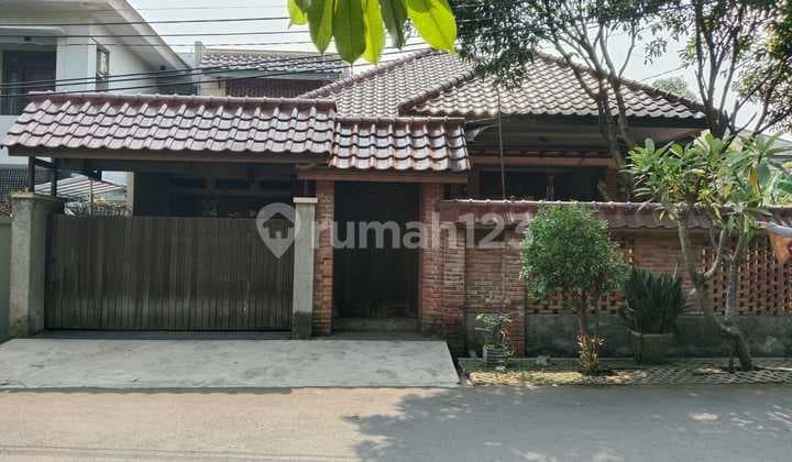 Spacious Land House in Tanah Kusir Bendi, South Jakarta, 300 Meters