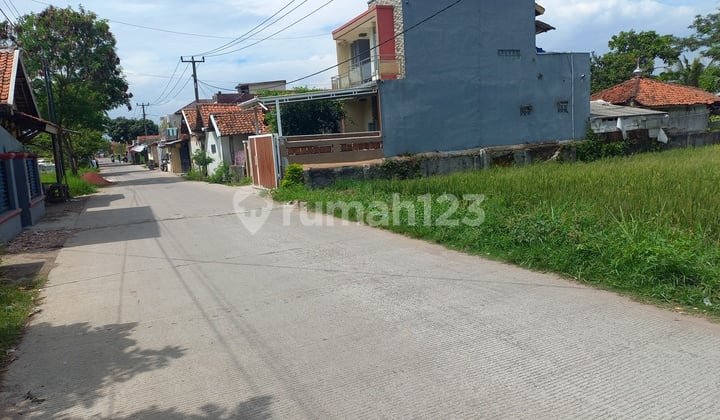 In Tnh Rice Field by the Road Bojong Emas Dirancakasumba-Sapan Area 40000/4Ha can Buy Half (20000/2Ha Front Width 70Meter Contact: Jimmie Moslim/Igun Yellow Zone. Suitable for Housing.