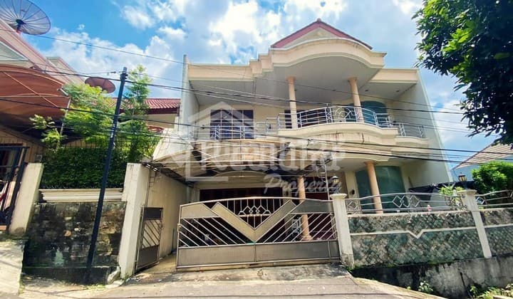 House in the Bukit Sari area, Semarang (Land Area 7619)
