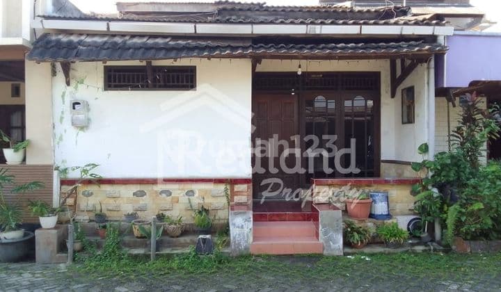 Rumah di Daerah Banyumanik , Semarang ( Tt 8448 )
