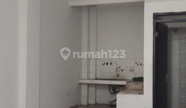 Ruko 3 Lantai Di Jalan Utama Dua Jalur